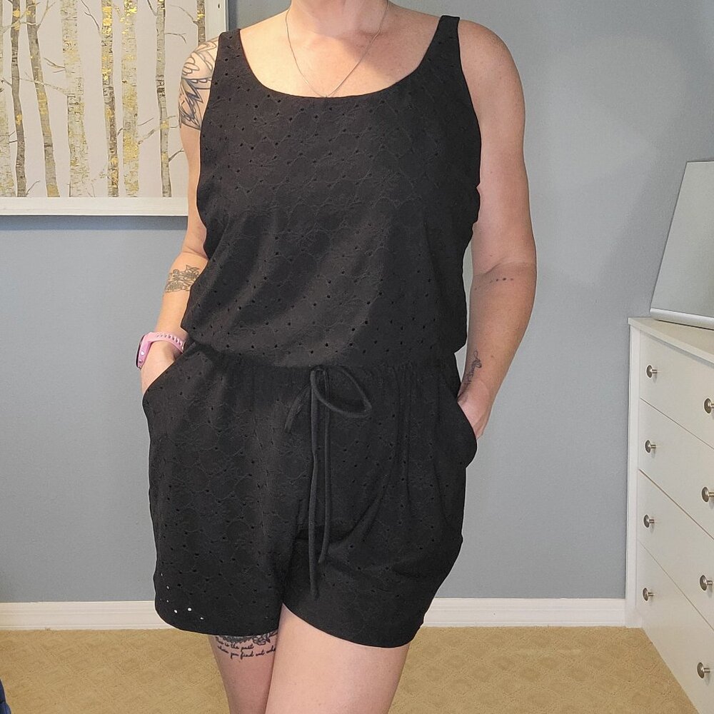 LONDON TIMES Black Eyelet Scoop Neck Shorts Romper M